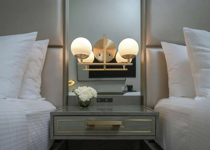 Hotel Club Curio Collection By Hilton
